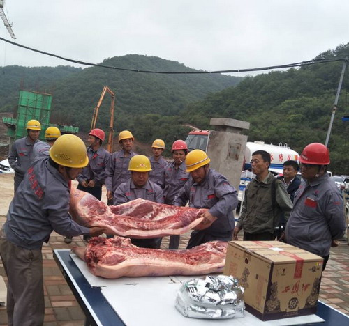 銅川分公司黨政工看望慰問滑模施工一線職工