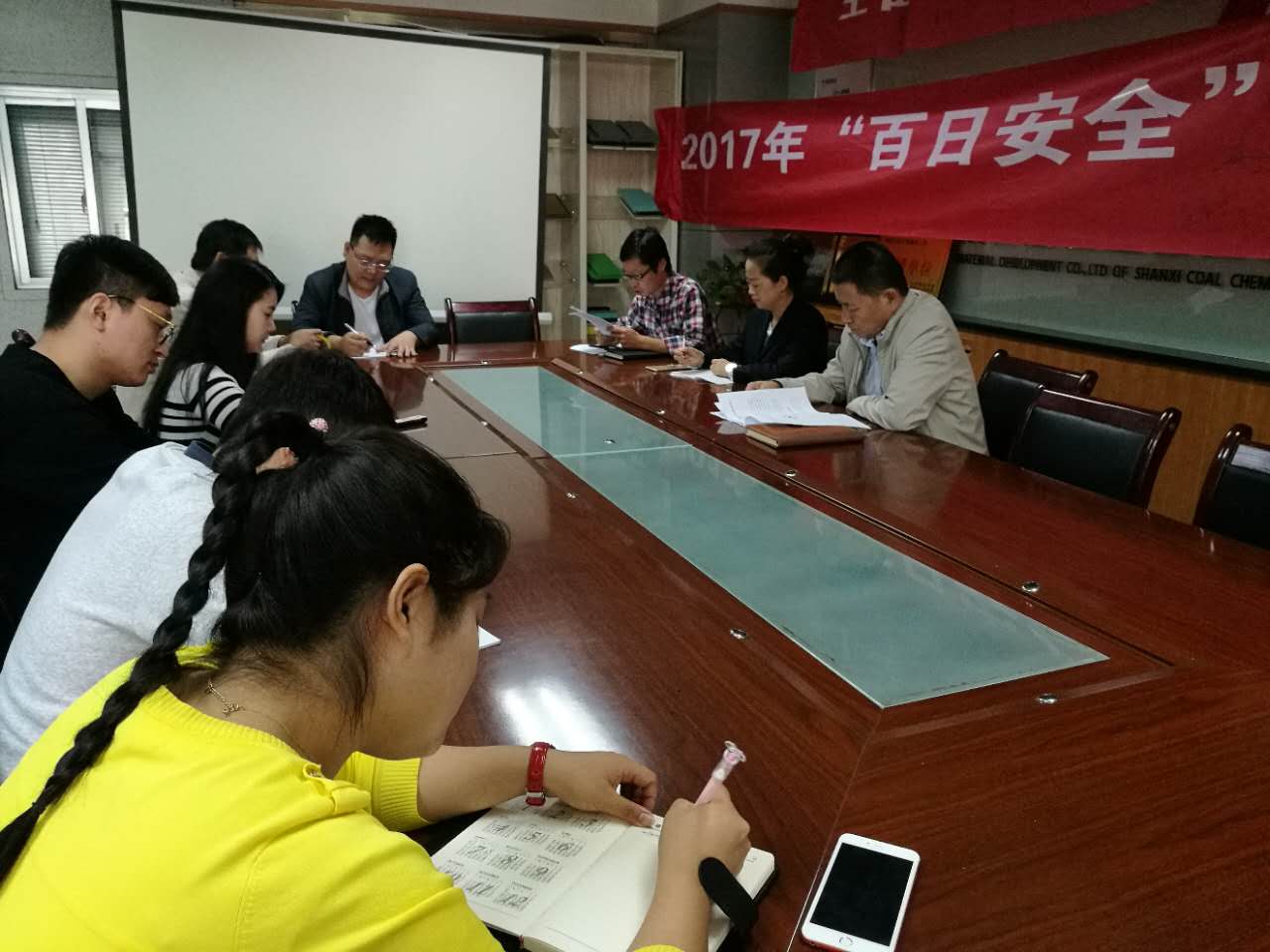 地基分公司認真?zhèn)鬟_學(xué)習(xí)建設(shè)集團干部大會精神