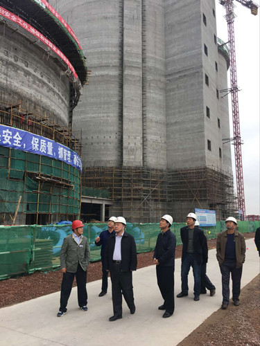 陜煤集團總經(jīng)理助理、建設(shè)集團聯(lián)合黨委書記、董事長寧興剛一行中秋節(jié)深入天工公司土建第二項目部走訪慰問