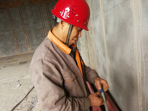 一個(gè)踏踏實(shí)實(shí)的“犁地?！?></div>
                                <div   id=