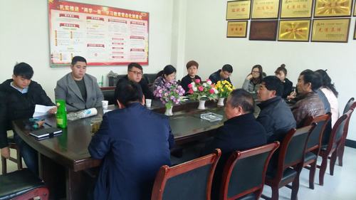 銅煤公司第十二項(xiàng)目部黨支部開展“貫徹黨的十九大精神，如何做一名合格黨員”專題學(xué)習(xí)研討會(huì)