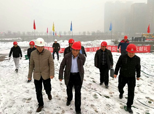 建設(shè)集團副總經(jīng)理王明智一行深入大秦置業(yè)公司藍山水岸項目檢查指導(dǎo)工作