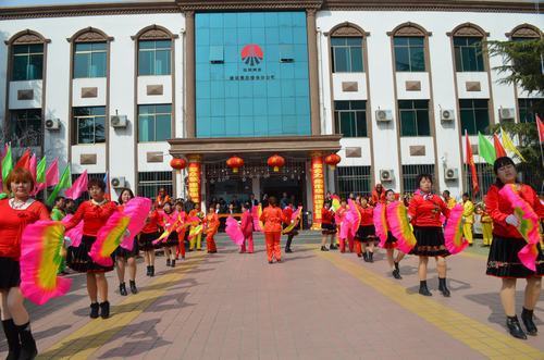 鑼鼓喧天鼓士氣 人潮涌動慶元宵