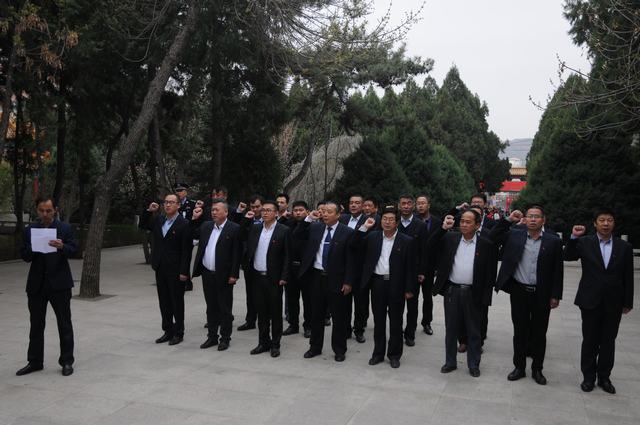 烈士陵園里的“特殊黨課”喚醒黨員擔(dān)當(dāng)