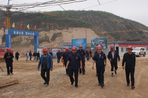 延能集團(tuán)黨委書記、董事長劉浩興一行蒞臨視察陜煤建設(shè)集團(tuán)礦建二公司車村項(xiàng)目部