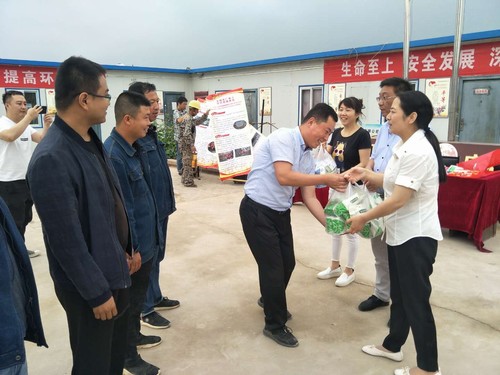 陜煤建設中煤公司深入一線開展“送清涼”活動