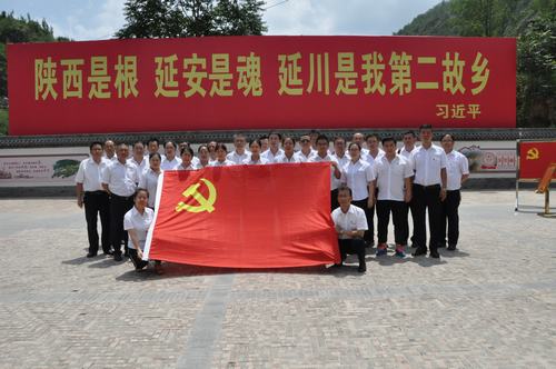 走進梁家河  踏尋初心路