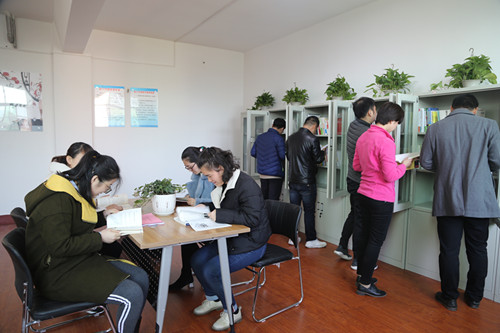 陜煤建設(shè)機(jī)電安裝公司:“書(shū)香+健體”聯(lián)手共筑職工“溫馨家園”