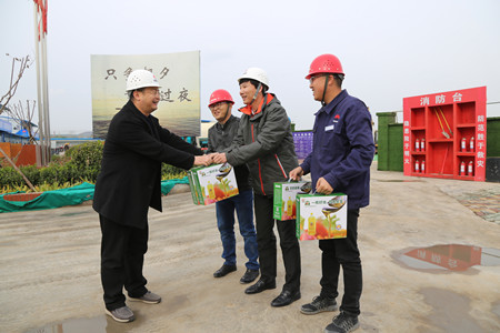 建設(shè)集團(tuán)聯(lián)合工會(huì)副主席陳軍鋒深入施工現(xiàn)場(chǎng)慰問(wèn)指導(dǎo)工作