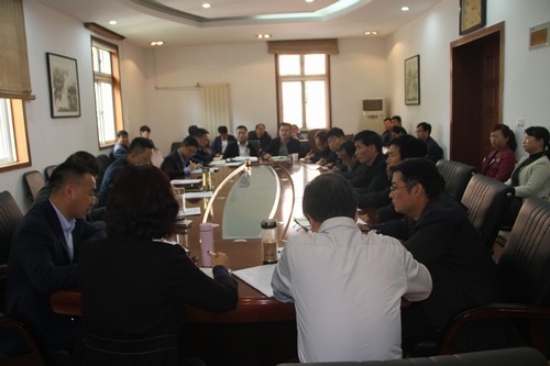 陜煤建設(shè)銅煤公司組織傳達(dá)“講政治、敢擔(dān)當(dāng)、轉(zhuǎn)作風(fēng)”專題教育暨集中開展違規(guī)收送禮金問題專項(xiàng)整治工作部署會(huì)議精神