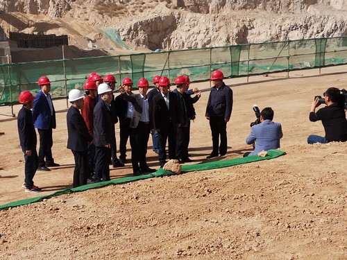 銅川市委書記楊長亞一行蒞臨陜煤建設(shè)銅煤公司承建的年產(chǎn)20萬噸固體廢物收集、貯運及預(yù)處理項目檢查指導(dǎo)工作