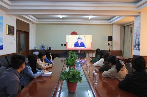 聆聽！思考！奮進！我們都是新時代的“追夢人”