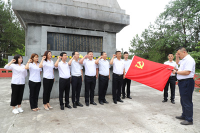 陜煤建設漢中分公司赴城固南沙湖革命烈士紀念碑開展主題黨日活動