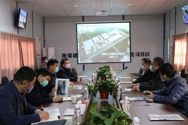公司領(lǐng)導(dǎo)侯本英、楊讓順一行深入渭南分公司南京金龍項目檢查復(fù)工及防疫工作
