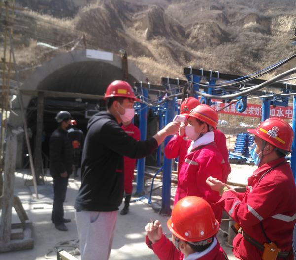 楊讓順深入陜煤建設(shè)礦建二公司車村項(xiàng)目部檢查指導(dǎo)工作