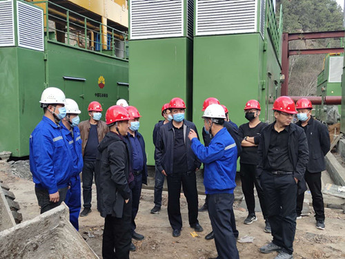 延安市發(fā)改委蒞臨機電安裝公司黃陵瓦斯發(fā)電工程安裝現場檢查指導工作