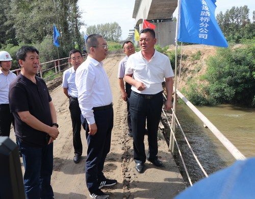 榆林市委副書(shū)記、市長(zhǎng)李春臨深入陜煤建設(shè)路橋分公司靖神鐵路項(xiàng)目調(diào)研指導(dǎo)