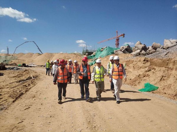 榆林化學(xué)領(lǐng)導(dǎo)紀(jì)國(guó)強(qiáng)一行深入煤儲(chǔ)運(yùn)裝置項(xiàng)目檢查指導(dǎo)工作