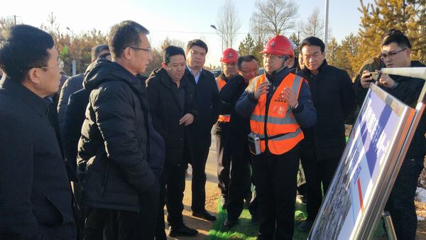 榆林市政協(xié)副主席、政府秘書長、科創(chuàng)新城管委會(huì)主任趙志平一行蒞臨科創(chuàng)新城市政一期工程N(yùn)1項(xiàng)目指導(dǎo)工作
