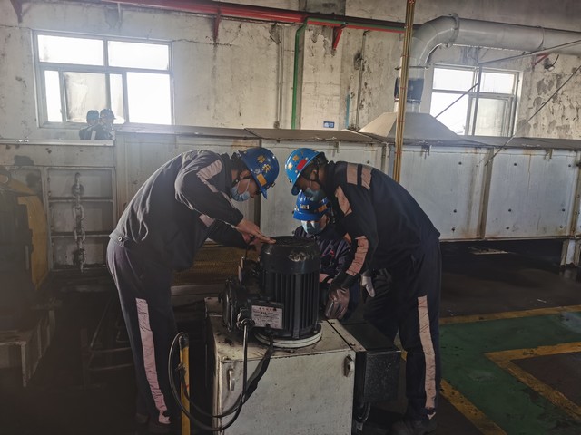 【春節(jié)一線報(bào)道】陜煤建設(shè)洗選煤運(yùn)營(yíng)公司紅柳林洗煤廠項(xiàng)目部：  堅(jiān)守崗位過除夕，送上“平安?！?></div>
                                <div   id=