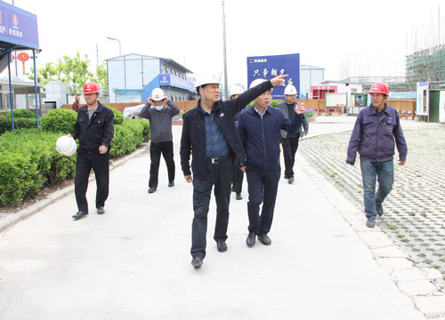 侯本英深入山水逸境小區(qū)、老城改造項目調研指導工作