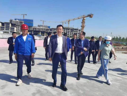 空港新城管委會(huì)主任賀鍵一行蒞臨城市中心公園現(xiàn)場調(diào)研指導(dǎo)工作