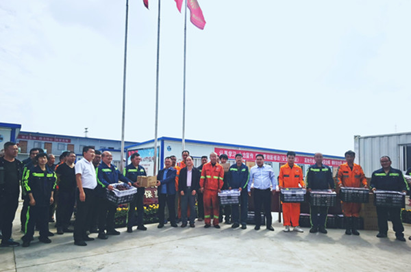 送溫暖  鼓干勁  暖人心