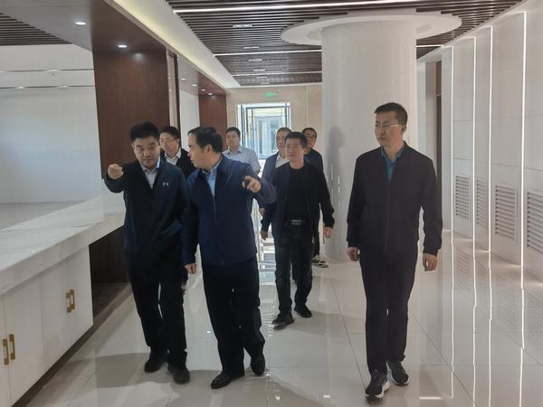 陜煤集團(tuán)陜西鐵路物流集團(tuán)黨委書記、董事長(zhǎng)趙國(guó)智蒞臨靖神鐵路孟家灣站機(jī)輛中心檢查指導(dǎo)工作