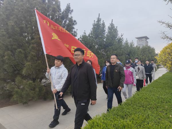 陜煤建設(shè)榆林公司開展“徒步健身強(qiáng)體魄  不忘初心跟黨走”主題黨日活動(dòng)