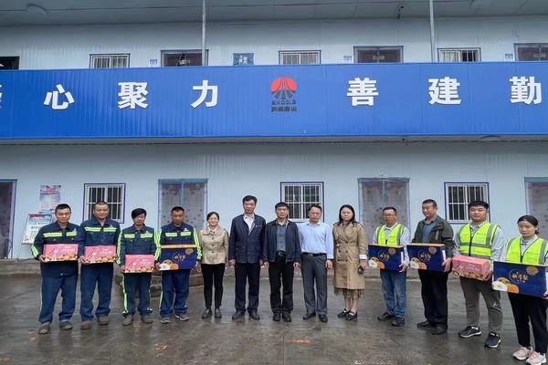 侯本英國(guó)慶假日慰問(wèn)一線員工