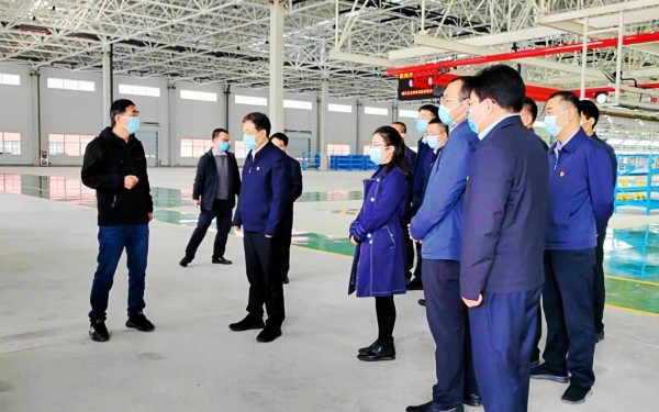渭南市委書(shū)記樊維斌一行深入南京金龍純電動(dòng)商用車(chē)建設(shè)項(xiàng)目進(jìn)行視察