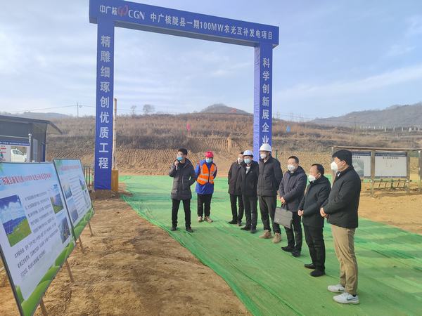 <strong>隴縣招商局局長張強(qiáng)一行到隴縣農(nóng)光互補(bǔ) 發(fā)電項(xiàng)目檢查指導(dǎo)工作</strong>