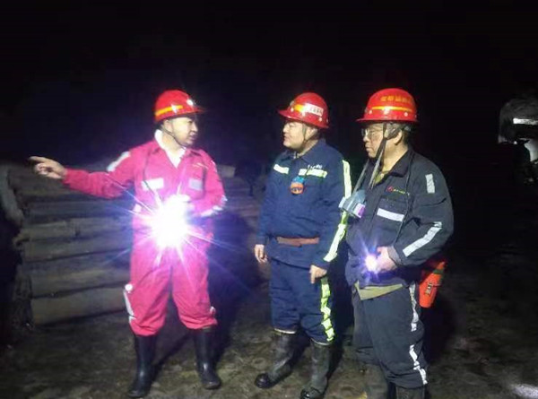 小保當(dāng)?shù)V業(yè)公司領(lǐng)導(dǎo)蒞臨陜煤建設(shè)機(jī)電安裝公司項(xiàng)目部檢查慰問(wèn)