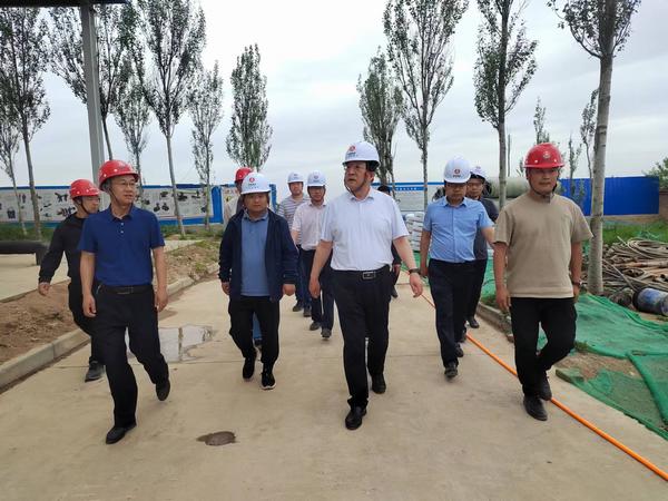 陜西彬長集團有限公司董事長、黨委書記白永明一行蒞臨陜煤建設路橋分公司彬長項目部檢查