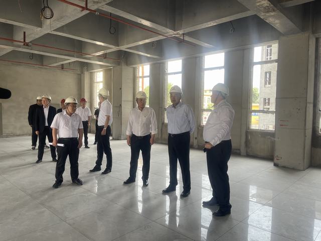 陜西陜煤韓城礦業(yè)有限公司黨委書記、董事長張維新蒞臨陜煤建設韓城分公司下峪口煤礦調度指揮綜合辦公樓工程檢查指導工作