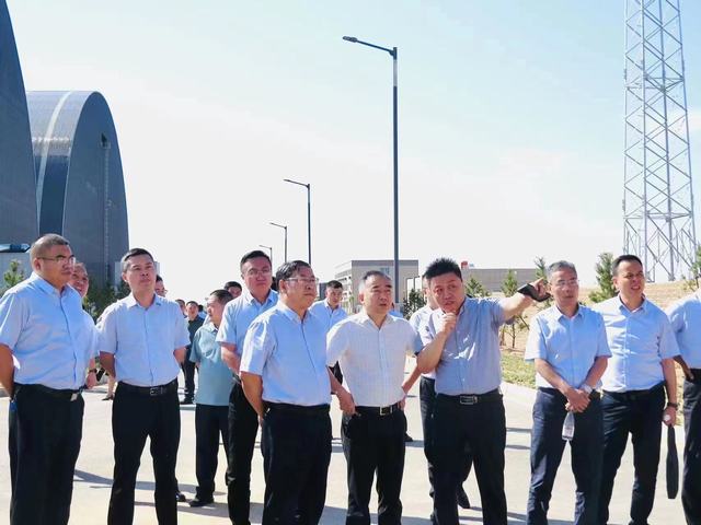 運(yùn)銷(xiāo)集團(tuán)董事長(zhǎng)楊科生深入榆陽(yáng)煤炭物流園區(qū)項(xiàng)目工程檢查指導(dǎo)工作