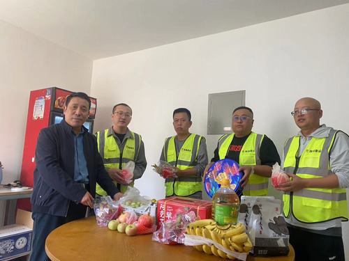 陜煤建設西北分公司:雙節(jié)慰問送真情 濃濃關懷暖人心