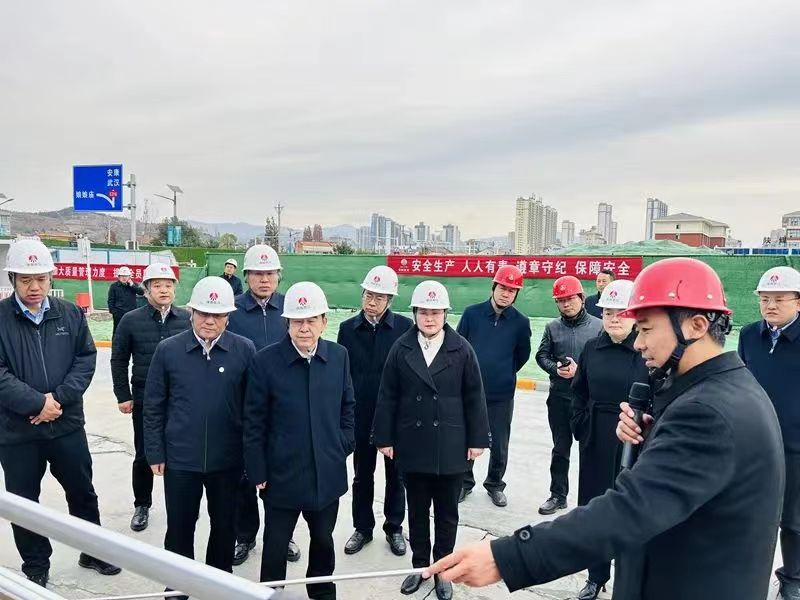 陜煤集團(tuán)黨委副書記、董事、總經(jīng)理趙福堂視察建設(shè)集團(tuán)承建的漢陰縣實(shí)驗(yàn)中學(xué)項(xiàng)目