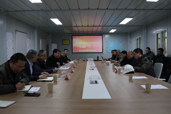 陜煤集團(tuán)副總經(jīng)理宋召軍到建設(shè)集團(tuán)承建項(xiàng)目開展節(jié)前安全督導(dǎo)檢查