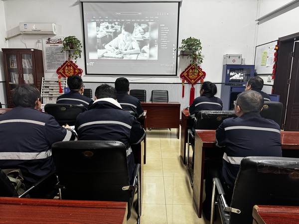 陜煤建設(shè)洗選煤運營公司澄合山陽運營項目部：學(xué)習(xí)雷鋒精神，譜寫時代之光