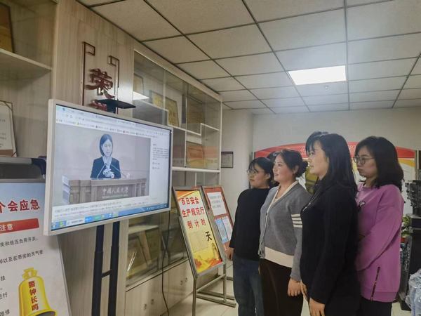 陜煤建設(shè)礦建二公司:看齊勞模標(biāo)桿 汲取奮進(jìn)力量