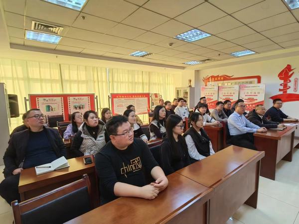 陜煤建設(shè)煤礦運(yùn)營服務(wù)分公司:“平‘語’近人”助力產(chǎn)生新動(dòng)能