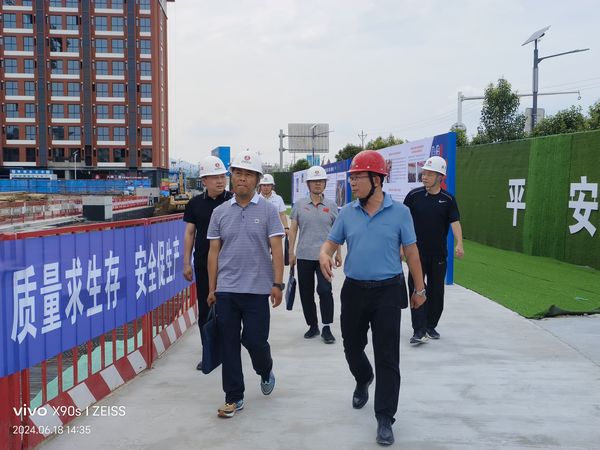 陜西省安委辦景海龍一行蒞臨陜煤建設天工公司漢陰縣實驗中學二期項目檢查指導