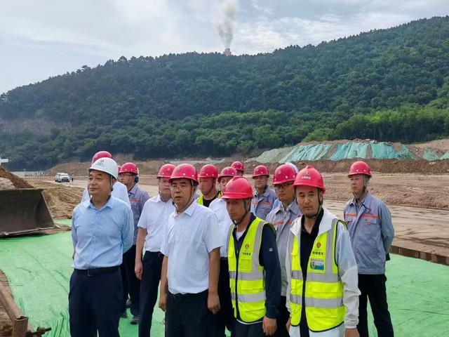 黃陵礦業(yè)領導趙小兵赴店頭電廠樁基項目工地檢查指導工作