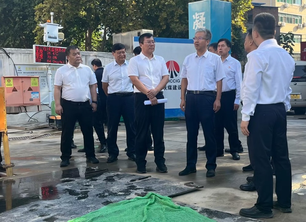 渭南市委副書記、市長陳曉勇一行蒞臨陜煤建設(shè)渭南分公司承建的梅園新村項(xiàng)目督導(dǎo)檢查工作