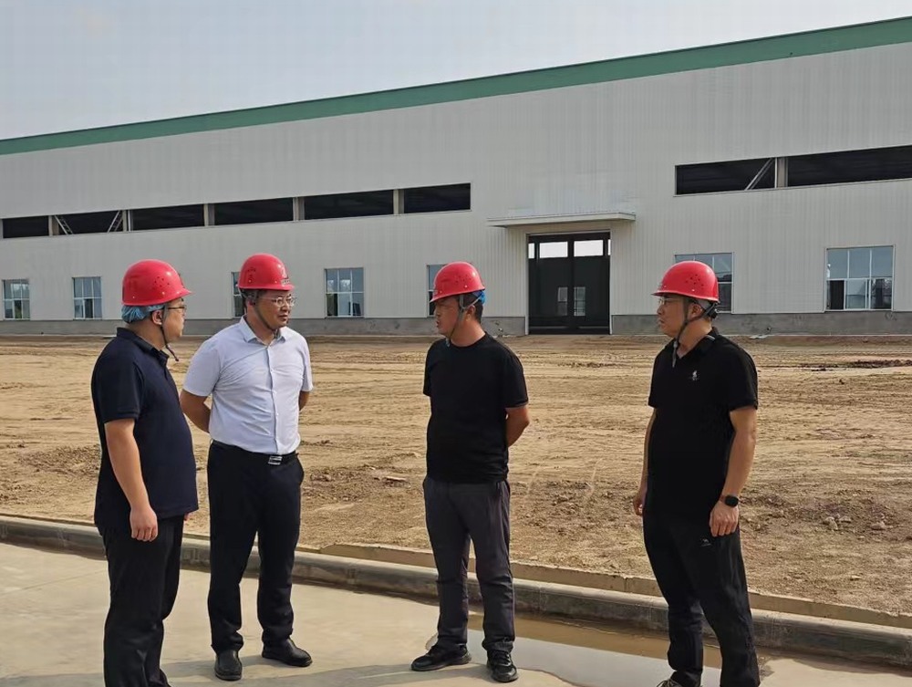 陜西建材科技有限公司副總經(jīng)理郭正亮一行深入陜煤建設(shè)天工公司煤矸石項(xiàng)目開展節(jié)前安全檢查