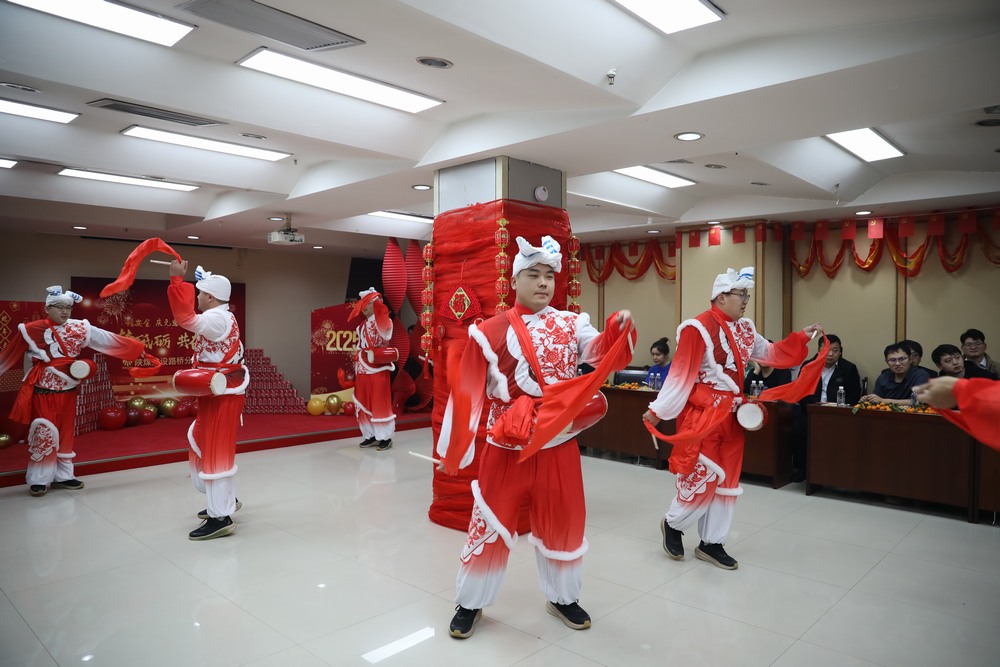 陜煤建設(shè)路橋分公司開展“話安全、慶元旦、迎新春”游藝聯(lián)歡會