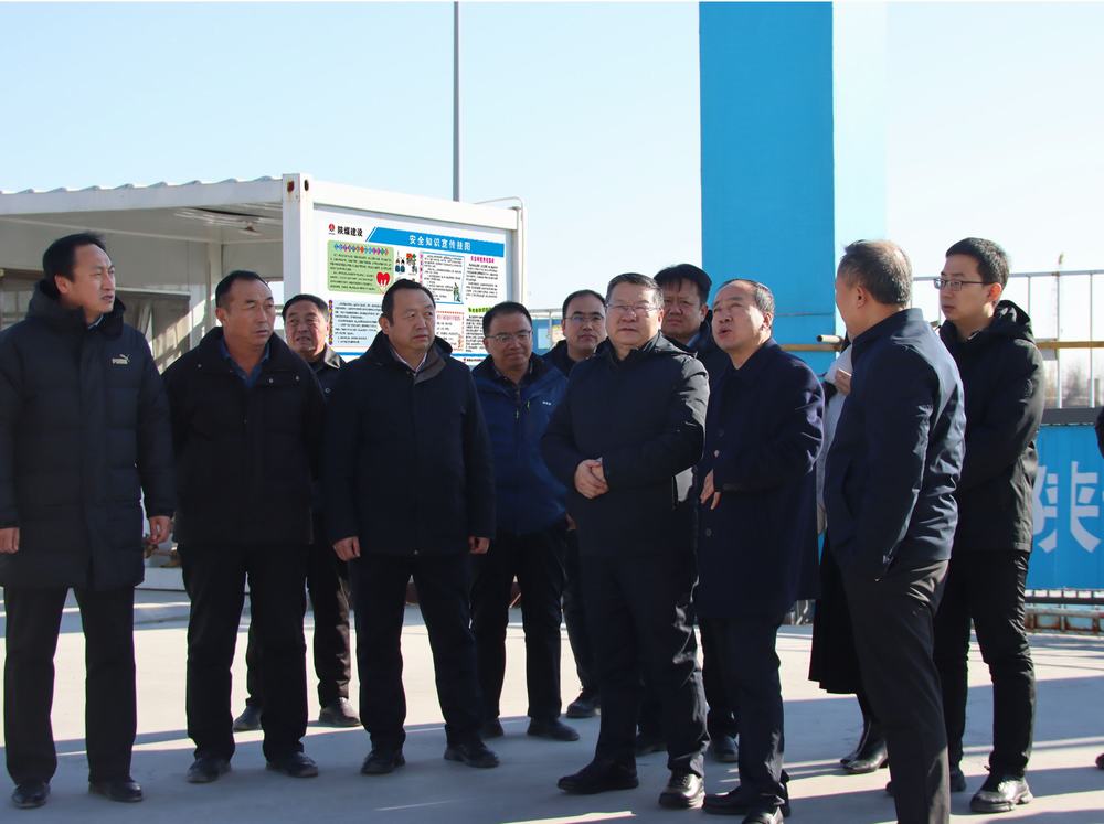 榆林市副市長(zhǎng)沈效功一行蒞臨榆林市第八中學(xué)遷建項(xiàng)目調(diào)研指導(dǎo)工作