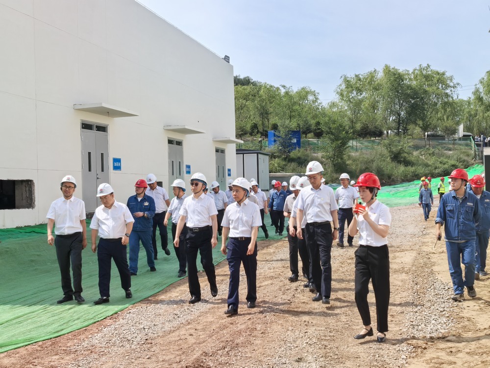 陜西煤業(yè)化工集團(tuán)府谷能源開發(fā)有限公司黨委書記、董事長李寧一行蒞臨黃河地表水預(yù)處理項(xiàng)目參觀調(diào)研