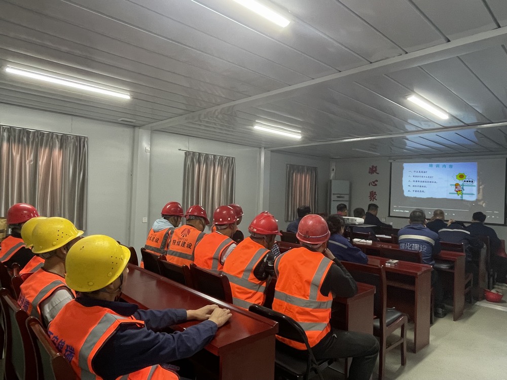 陜煤建設(shè)韓城分公司土建六項(xiàng)目部：高溫“烤”驗(yàn)下，工會“涼”策護(hù)平安